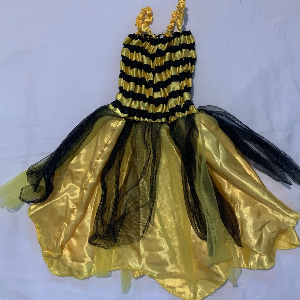 Kids Bumblebee Costume.
Size up to 24 months
